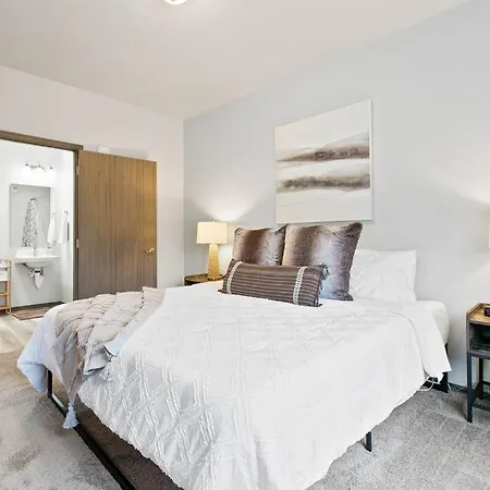 Ferienwohnung Full Ada Unit - 2 Bed 2 Bath Unit Near Downtown
